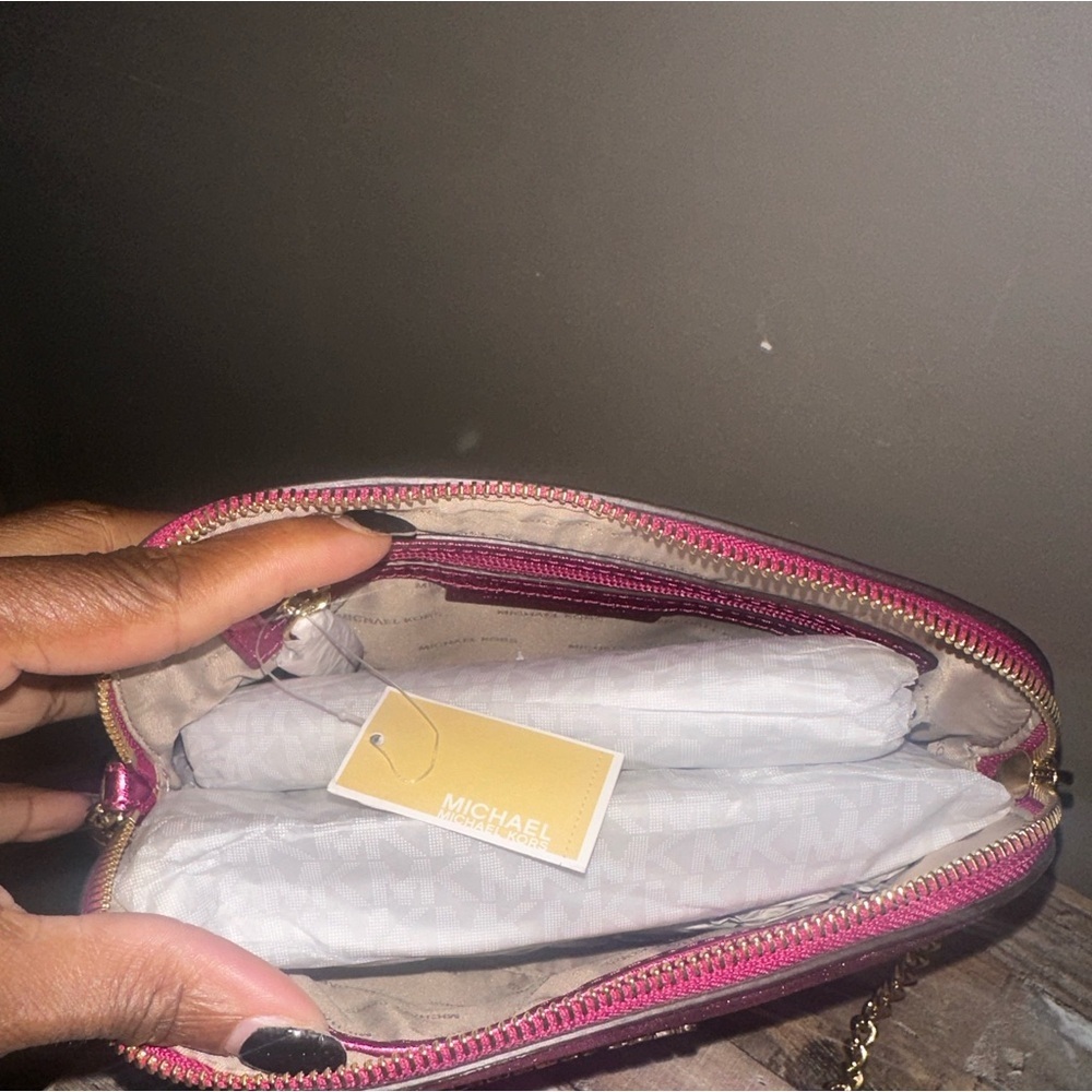 New Micheal kors cross body - Picture 2 of 3